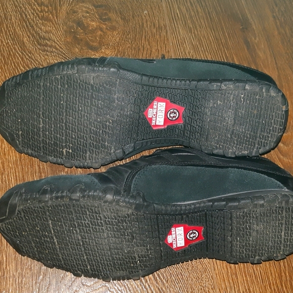Sketchers slip on shoes - Picture 2 of 4